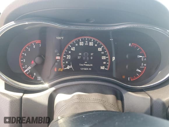 ✅ 2018 Dodge Durango SXT • VIN: 1C4RDHAG8JC213283 • Lot: 60148105. Wystawiony na Copart z przebiegiem 121 924 mil. Bezpłatny archiwum sprzedaży aukcyjnych z USA i szczegółowy raport historii pojazdu na DreamBid. Zdjęcie 9.