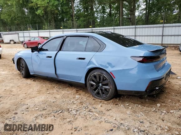 ✅ 2024 BMW 7 Series 760i xDrive • VIN: WBA33EJ02RCP13927 • Lot: 68849145. Wystawiony na Copart z przebiegiem Nie podano. Bezpłatny archiwum sprzedaży aukcyjnych z USA i szczegółowy raport historii pojazdu na DreamBid. Zdjęcie 2.