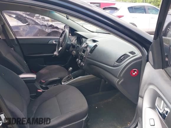 ✅ 2013 Kia Forte EX • VIN: KNAFU4A29D5733742 • Lot: 42741036. Wystawiony na IAAI z przebiegiem 231 300 mil. Bezpłatny archiwum sprzedaży aukcyjnych z USA i szczegółowy raport historii pojazdu na DreamBid. Zdjęcie 5.