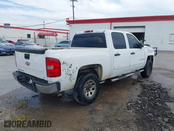 ✅ 2008 Chevrolet Silverado 1500 1LT • VIN: 3GCEC13J58G287768 • Lot: 43327078. Listed on IAAI with 326,464 mi. Free auction sales archive from the USA and detailed vehicle history report at DreamBid. Image 4.