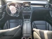 ✅ 2018 Mercedes-Benz GLC 300 • VIN: WDC0G4JB4JV100748 • Лот: 85892545. Опубликован ранее на Copart с пробегом 121 248 миль. Бесплатный доступ к архиву аукционных продаж из США и подробный отчёт об истории автомобиля на DreamBid. Изображение 8.