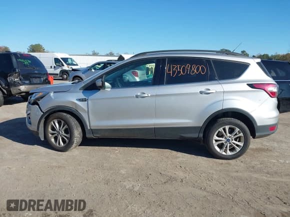 ✅ 2017 Ford Escape SE • VIN: 1FMCU9GD2HUC20044 • Lot: 43509800. Wystawiony na IAAI z przebiegiem 124 933 mil. Bezpłatny archiwum sprzedaży aukcyjnych z USA i szczegółowy raport historii pojazdu na DreamBid. Zdjęcie 14.