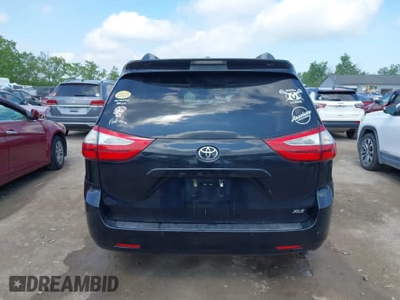 ✅ 2017 Toyota Sienna XLE Auto Access Seat • VIN: 5TDYZ3DC6HS875509 • Lot: 42367524. Listed on IAAI with 169,345 mi. Free auction sales archive from the USA and detailed vehicle history report at DreamBid. Image 17.