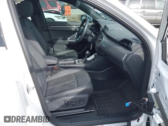 ✅ 2024 Audi Q3 S line Premium • VIN: WA1DECF37R1084843 • Lot: 43735599. Listed on IAAI with 10,462 mi. Free auction sales archive from the USA and detailed vehicle history report at DreamBid. Image 5.