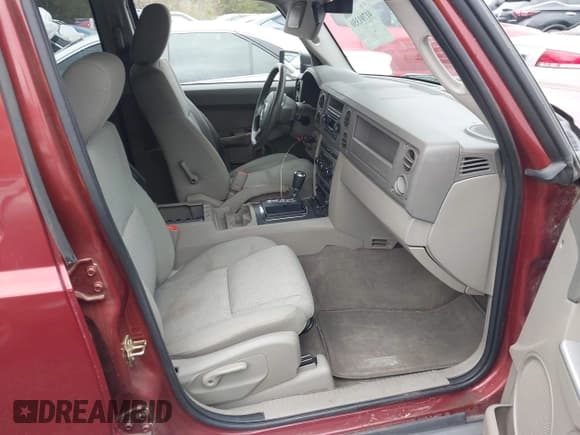 ✅ 2007 Jeep Commander Sport • VIN: 1J8HH48P77C636405 • Lot: 41701350. Wystawiony na IAAI z przebiegiem 139 638 mil. Bezpłatny archiwum sprzedaży aukcyjnych z USA i szczegółowy raport historii pojazdu na DreamBid. Zdjęcie 5.