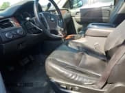 ✅ 2009 Chevrolet Suburban LTZ • VIN: 1GNFK36389R197524 • Lot: 70684524. Wystawiony na Copart z przebiegiem 182 380 mil. Bezpłatny archiwum sprzedaży aukcyjnych z USA i szczegółowy raport historii pojazdu na DreamBid. Zdjęcie 7.