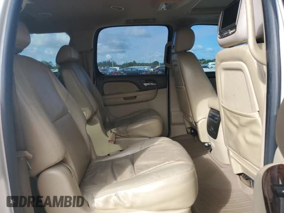 ✅ 2010 Chevrolet Suburban LTZ • VIN: 1GNUCKE03AR145230 • Lot: 80114884. Wystawiony na Copart z przebiegiem 289 420 mil. Bezpłatny archiwum sprzedaży aukcyjnych z USA i szczegółowy raport historii pojazdu na DreamBid. Zdjęcie 11.