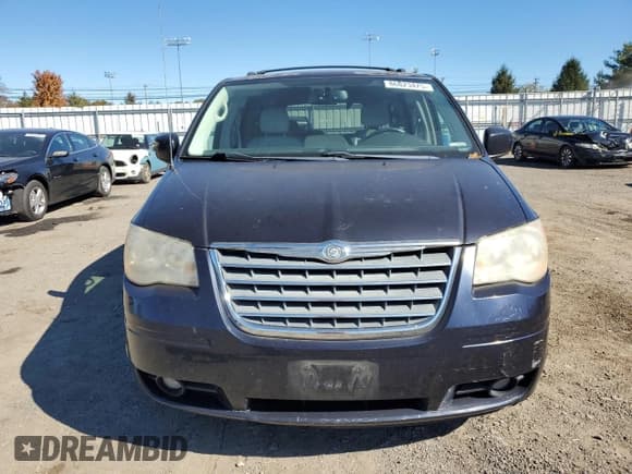 ✅ 2010 Chrysler Town & Country Touring Plus • VIN: 2A4RR8DX0AR368411 • Lot: 86823475. Wystawiony na Copart z przebiegiem 80 296 mil. Bezpłatny archiwum sprzedaży aukcyjnych z USA i szczegółowy raport historii pojazdu na DreamBid. Zdjęcie 5.