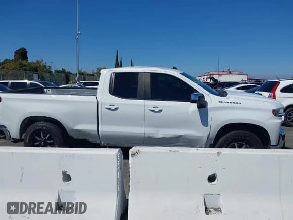 ✅ 2020 Chevrolet Silverado 1500 LT • VIN: 1GCRWCEDXLZ341683 • Lot: 43184472. Wystawiony na IAAI z przebiegiem 52 810 mil. Bezpłatny archiwum sprzedaży aukcyjnych z USA i szczegółowy raport historii pojazdu na DreamBid. Zdjęcie 14.