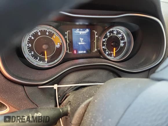 ✅ 2020 Jeep Cherokee Latitude • VIN: 1C4PJMCX6LD584414 • Lot: 70132235. Wystawiony na Copart z przebiegiem 37 601 mil. Bezpłatny archiwum sprzedaży aukcyjnych z USA i szczegółowy raport historii pojazdu na DreamBid. Zdjęcie 9.