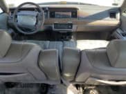 ✅ 1990 Mercury Grand Marquis • VIN: 2MECM75FXLX651812 • Lot: 81373235. Wystawiony na Copart z przebiegiem 9 676 mil. Bezpłatny archiwum sprzedaży aukcyjnych z USA i szczegółowy raport historii pojazdu na DreamBid. Zdjęcie 8.