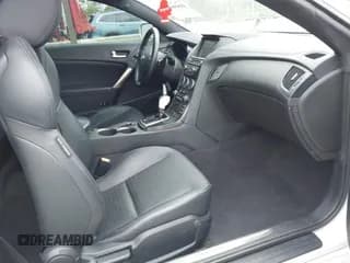 ✅ 2013 Hyundai Genesis Coupe R-Spec • VIN: KMHHU6KJ2DU108081 • Lot: 41650433. Wystawiony na IAAI z przebiegiem 80 964 mil. Bezpłatny archiwum sprzedaży aukcyjnych z USA i szczegółowy raport historii pojazdu na DreamBid. Zdjęcie 5.