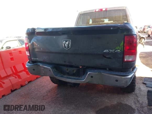✅ 2018 Ram 2500 Tradesman • VIN: 3C6UR5CL2JG379050 • Lot: 41534736. Listed on IAAI with 172,792 mi. Free auction sales archive from the USA and detailed vehicle history report at DreamBid. Image 17.