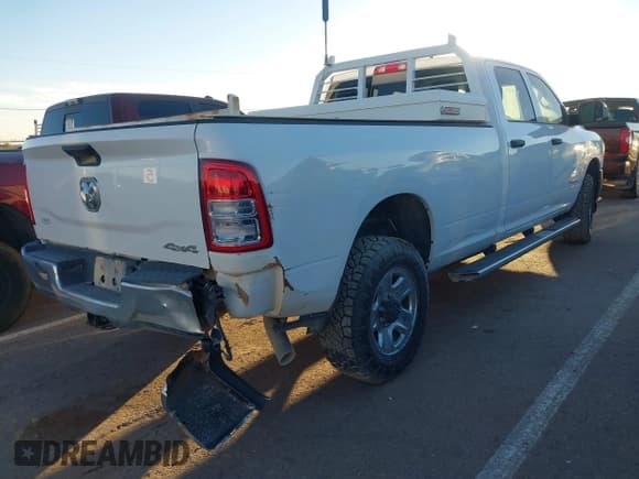 ✅ 2019 Ram 2500 Tradesman • VIN: 3C6UR5HJ0KG551410 • Lot: 43595939. Wystawiony na IAAI z przebiegiem 118 224 mil. Bezpłatny archiwum sprzedaży aukcyjnych z USA i szczegółowy raport historii pojazdu na DreamBid. Zdjęcie 4.
