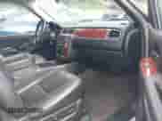 2014 Chevrolet Suburban LT z VIN 1GNSCJE0XER203597, wystawiony jako IAAI lot #42215407 z przebiegiem 186 556 mil mil oraz . Historia ofert i sprzedaży dostępna na DreamBid. Obrazek 5.