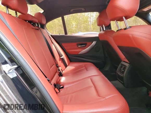 2014 BMW 3 Series 328i xDrive z VIN WBA3B3C54EJ979844, wystawiony jako Copart lot #59203825 z przebiegiem 197 081 mil mil oraz Czysty tytuł • Clean title. Historia ofert i sprzedaży dostępna na DreamBid. Obrazek 10.