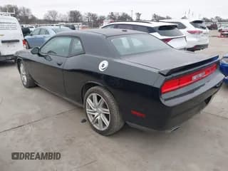 ✅ 2013 Dodge Challenger R/T Classic • VIN: 2C3CDYBT8DH631124 • Lot: 41587516. Wystawiony na IAAI z przebiegiem 126 155 mil. Bezpłatny archiwum sprzedaży aukcyjnych z USA i szczegółowy raport historii pojazdu na DreamBid. Zdjęcie 3.