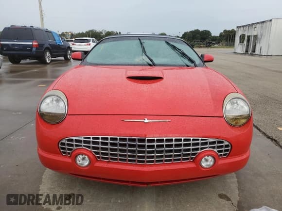 ✅ 2002 Ford Thunderbird Hardtop Premium • VIN: 1FAHP60A52Y104598 • Lot: 74252034. Wystawiony na Copart z przebiegiem Nie podano. Bezpłatny archiwum sprzedaży aukcyjnych z USA i szczegółowy raport historii pojazdu na DreamBid. Zdjęcie 5.