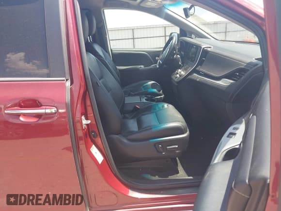 ✅ 2015 Toyota Sienna SE • VIN: 5TDXK3DC1FS626855 • Lot: 42653441. Wystawiony na IAAI z przebiegiem 104 960 mil. Bezpłatny archiwum sprzedaży aukcyjnych z USA i szczegółowy raport historii pojazdu na DreamBid. Zdjęcie 5.