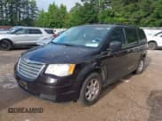 ✅ 2010 Chrysler Town & Country LX • VIN: 2A4RR2D1XAR391221 • Lot: 42355252. Wystawiony na IAAI z przebiegiem 200 178 mil. Bezpłatny archiwum sprzedaży aukcyjnych z USA i szczegółowy raport historii pojazdu na DreamBid. Zdjęcie 2.