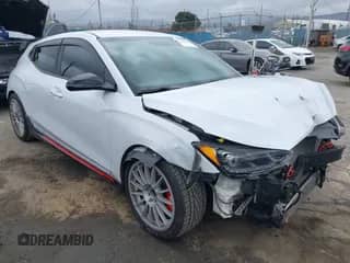 2020 Hyundai Veloster z VIN KMHT36AH1LU005678, wystawiony jako IAAI lot #42054320 z przebiegiem 102 802 mil mil oraz . Historia ofert i sprzedaży dostępna na DreamBid. Obrazek 1.