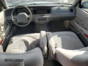 ✅ 2000 Ford Crown Victoria • VIN: 2FAFP73W0YX173874 • Lot: 82113564. Wystawiony na Copart z przebiegiem 108 425 mil. Bezpłatny archiwum sprzedaży aukcyjnych z USA i szczegółowy raport historii pojazdu na DreamBid. Zdjęcie 8.