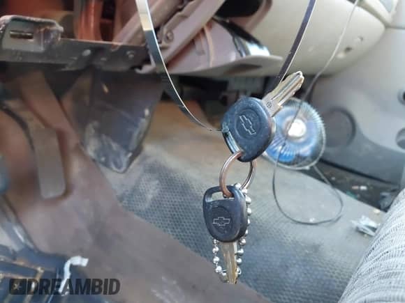 2008 Chevrolet Silverado 1500 Work Truck z VIN 1GCEC14C58Z184446, wystawiony jako IAAI lot #43588921 z przebiegiem 313 463 mil mil oraz . Historia ofert i sprzedaży dostępna na DreamBid. Obrazek 11.