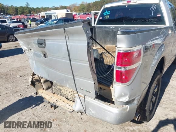 ✅ 2014 Ford F-150 XLT • VIN: 1FTFX1EF8EKE08525 • Lot: 43617904. Wystawiony na IAAI z przebiegiem 358 413 mil. Bezpłatny archiwum sprzedaży aukcyjnych z USA i szczegółowy raport historii pojazdu na DreamBid. Zdjęcie 6.