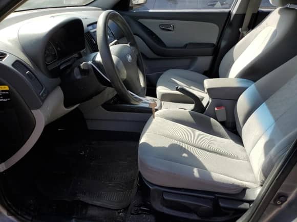 2010 Hyundai Elantra GLS z VIN KMHDU4AD8AU076957, wystawiony jako Copart lot #71700624 z przebiegiem 224 758 mil mil oraz Czysty tytuł • Clean title. Historia ofert i sprzedaży dostępna na DreamBid. Obrazek 9.