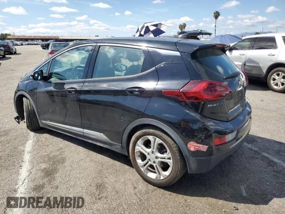 2017 Chevrolet Bolt EV LT z VIN 1G1FW6S05H4187421, wystawiony jako Copart lot #46717014 z przebiegiem 69 451 mil mil oraz . Historia ofert i sprzedaży dostępna na DreamBid. Obrazek 2.