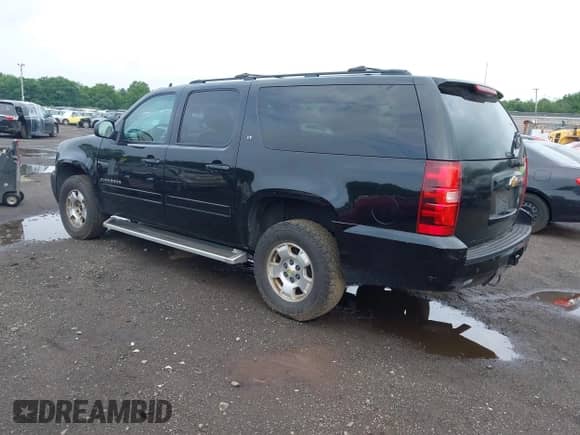 2014 Chevrolet Suburban LT z VIN 1GNSKJE74ER122546, wystawiony jako IAAI lot #42641722 z przebiegiem 435 000 mil mil oraz . Historia ofert i sprzedaży dostępna na DreamBid. Obrazek 3.