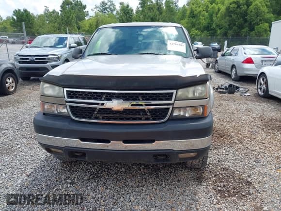 ✅ 2006 Chevrolet Silverado 2500HD LT3 • VIN: 1GCHK23D36F183312 • Лот: 42764583. Опубликован ранее на IAAI с пробегом 233 413 миль. Бесплатный доступ к архиву аукционных продаж из США и подробный отчёт об истории автомобиля на DreamBid. Изображение 17.