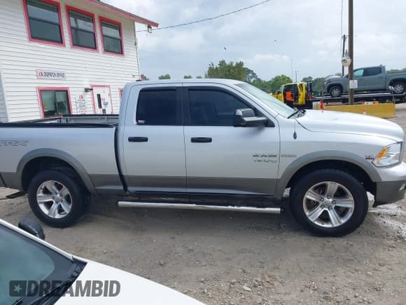 ✅ 2010 Dodge 1500 SLT • VIN: 1D7RB1GT6AS112613 • Lot: 41641379. Wystawiony na IAAI z przebiegiem 339 601 mil. Bezpłatny archiwum sprzedaży aukcyjnych z USA i szczegółowy raport historii pojazdu na DreamBid. Zdjęcie 13.