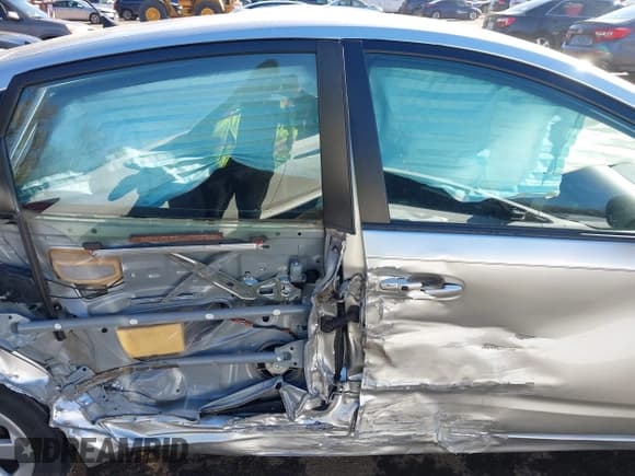 ✅ 2005 Toyota Prius • VIN: JTDKB20U057035556 • Лот: 43679169. Опубликован ранее на IAAI с пробегом 129 241 миль. Бесплатный доступ к архиву аукционных продаж из США и подробный отчёт об истории автомобиля на DreamBid. Изображение 12.