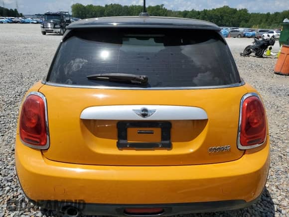 2015 MINI Hardtop with VIN WMWXM5C52FT973831, listed as a Copart auction lot 68501305 with 188,622 mi miles and Salvage title. Bid and sale history available at DreamBid. Image 6.