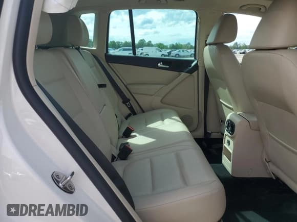 ✅ 2013 Volkswagen Tiguan SE • VIN: WVGBV7AX7DW512304 • Lot: 55928365. Listed on Copart with 142,520 mi. Free auction sales archive from the USA and detailed vehicle history report at DreamBid. Image 11.