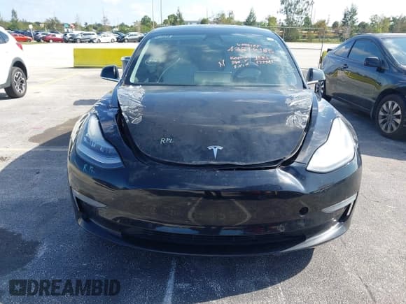 ✅ 2020 Tesla Model 3 Standard Range Plus • VIN: 5YJ3E1EAXLF797613 • Lot: 43816185. Wystawiony na IAAI z przebiegiem 129 942 mil. Bezpłatny archiwum sprzedaży aukcyjnych z USA i szczegółowy raport historii pojazdu na DreamBid. Zdjęcie 6.