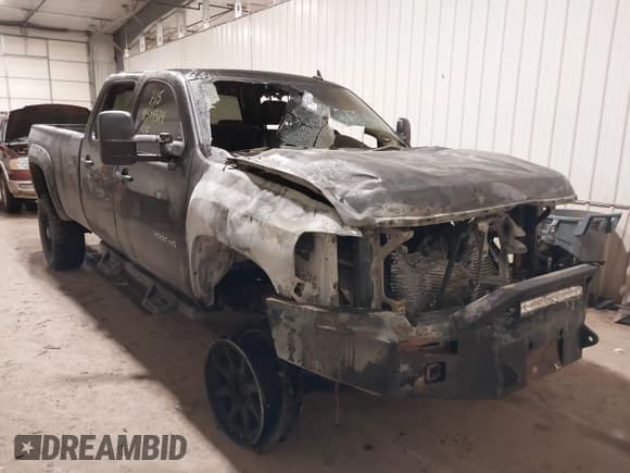 ✅ 2011 Chevrolet Silverado 2500HD LTZ • VIN: 1GC1KYC85BF157375 • Лот: 41343324. Опубликован ранее на IAAI с пробегом Не указан. Бесплатный доступ к архиву аукционных продаж из США и подробный отчёт об истории автомобиля на DreamBid. Изображение 6.