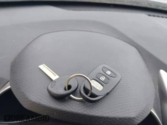 2012 Hyundai Veloster w/Gray Int z VIN KMHTC6AD5CU036042, wystawiony jako IAAI lot #42423678 z przebiegiem 132 909 mil mil oraz . Historia ofert i sprzedaży dostępna na DreamBid. Obrazek 11.