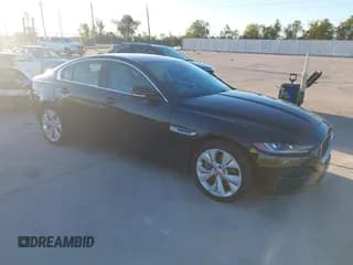 ✅ 2020 Jaguar XE S • VIN: SAJAJ4FX4LCP60790 • Lot: 43556056. Wystawiony na IAAI z przebiegiem 61 684 mil. Bezpłatny archiwum sprzedaży aukcyjnych z USA i szczegółowy raport historii pojazdu na DreamBid. Zdjęcie 1.