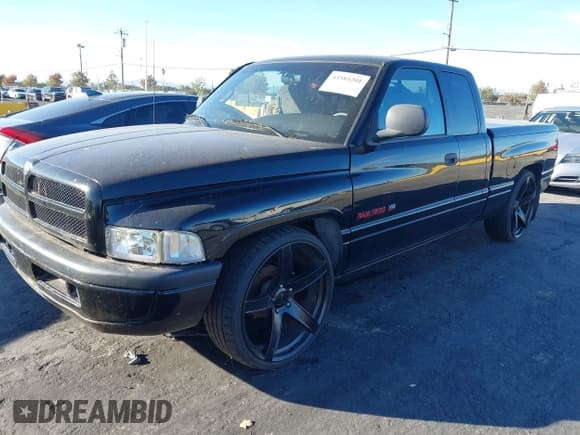 ✅ 1998 Dodge 1500 • VIN: 1B7HC13Y4WJ234775 • Lot: 43584201. Wystawiony na IAAI z przebiegiem 128 542 mil. Bezpłatny archiwum sprzedaży aukcyjnych z USA i szczegółowy raport historii pojazdu na DreamBid. Zdjęcie 2.