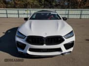 ✅ 2023 BMW M8 Competition • VIN: WBSDZ0C08PCL26827 • Lot: 36275083. Wystawiony na Copart z przebiegiem Nie podano. Bezpłatny archiwum sprzedaży aukcyjnych z USA i szczegółowy raport historii pojazdu na DreamBid. Zdjęcie 5.