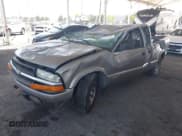 ✅ 2003 Chevrolet S-10 • VIN: 1GCCS19H238187348 • Лот: 41993111. Опубликован ранее на IAAI с пробегом 202 669 миль. Бесплатный доступ к архиву аукционных продаж из США и подробный отчёт об истории автомобиля на DreamBid. Изображение 2.