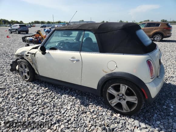 ✅ 2007 MINI Convertible S • VIN: WMWRH33587TL95897 • Lot: 67664835. Wystawiony na Copart z przebiegiem 82 685 mil. Bezpłatny archiwum sprzedaży aukcyjnych z USA i szczegółowy raport historii pojazdu na DreamBid. Zdjęcie 2.