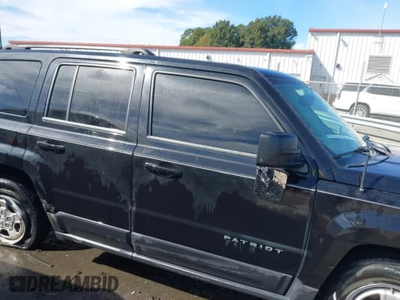 ✅ 2016 Jeep Patriot Sport • VIN: 1C4NJPBA6GD512835 • Lot: 43521747. Listed on IAAI with 113,605 mi. Free auction sales archive from the USA and detailed vehicle history report at DreamBid. Image 13.