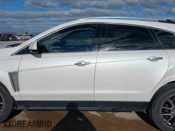 ✅ 2016 Cadillac SRX Performance Collection • VIN: 3GYFNCE39GS565215 • Lot: 41318743. Listed on IAAI with 46,063 mi. Free auction sales archive from the USA and detailed vehicle history report at DreamBid. Image 14.