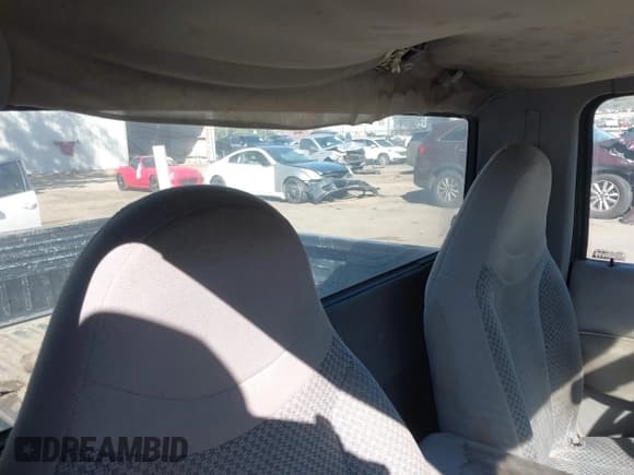 ✅ 1999 Ford Ranger XL • VIN: 1FTYR10C0XUB87204 • Lot: 43665014. Listed on IAAI with 195,183 mi. Free auction sales archive from the USA and detailed vehicle history report at DreamBid. Image 8.