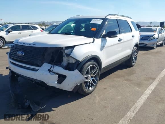 ✅ 2018 Ford Explorer Sport • VIN: 1FM5K8GT6JGC87122 • Lot: 43673299. Wystawiony na IAAI z przebiegiem 118 391 mil. Bezpłatny archiwum sprzedaży aukcyjnych z USA i szczegółowy raport historii pojazdu na DreamBid. Zdjęcie 6.