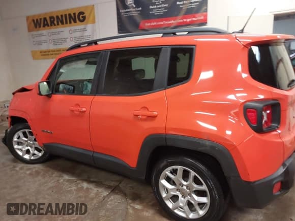✅ 2017 Jeep Renegade Altitude • VIN: ZACCJABB7HPE63399 • Lot: 41635030. Wystawiony na IAAI z przebiegiem 90 184 mil. Bezpłatny archiwum sprzedaży aukcyjnych z USA i szczegółowy raport historii pojazdu na DreamBid. Zdjęcie 14.