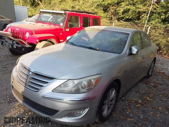 ✅ 2013 Hyundai Genesis 3.8L • VIN: KMHGC4DD0DU212773 • Lot: 43868769. Wystawiony na IAAI z przebiegiem 135 632 mil. Bezpłatny archiwum sprzedaży aukcyjnych z USA i szczegółowy raport historii pojazdu na DreamBid. Zdjęcie 2.